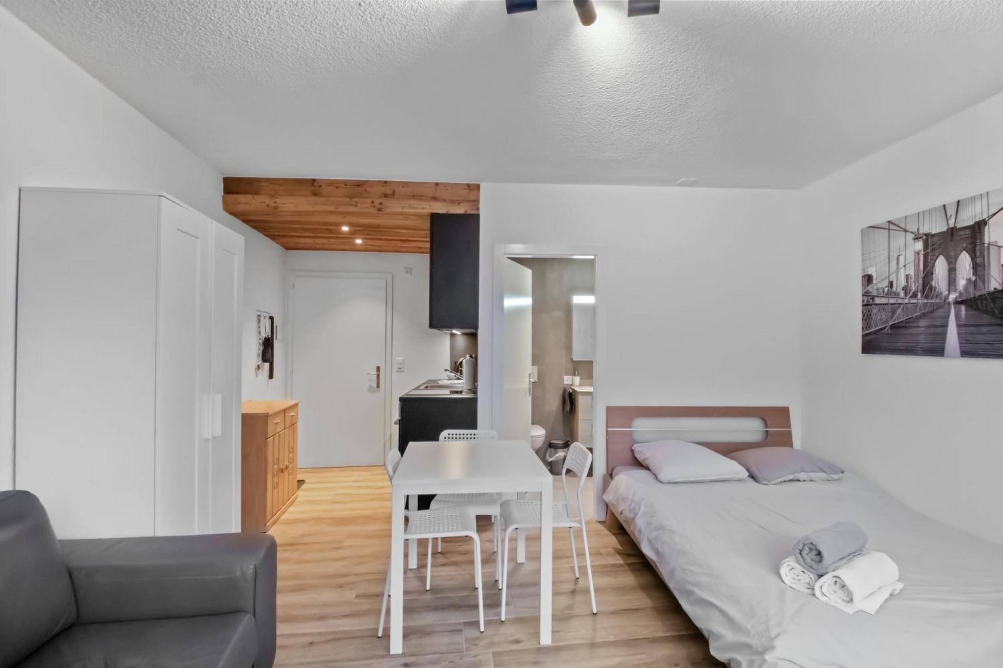 Studio Cosy Au Centre De Кранс Монтана Екстериор снимка